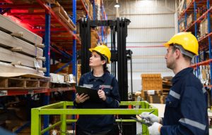 Mantén la seguridad mientras utilizas maquinaria logística