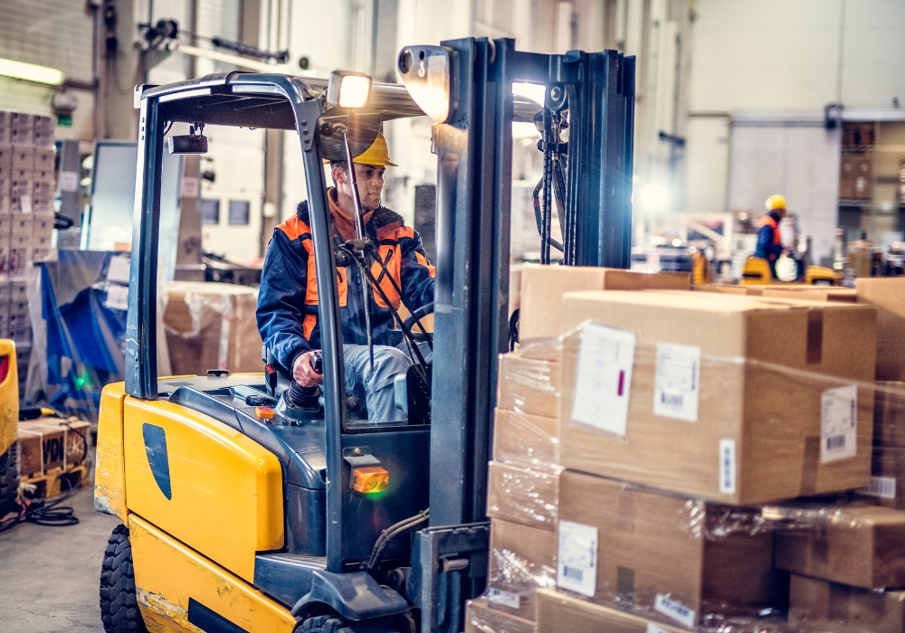 Tipos de maquinaria para transportar mercancía y sus aplicaciones